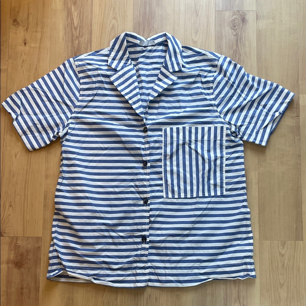 Everlane Blue and White Striped Women's Shirt